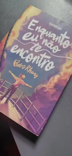 Livro "Enquanto nao te encontro", editora Seguinte.
