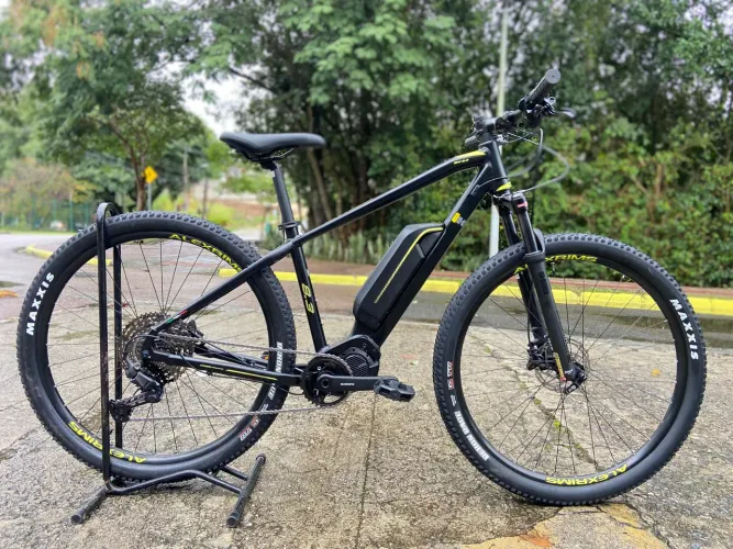 Bicicleta Elétrica OGGI 8.3 11v Motor e bateria Shimano