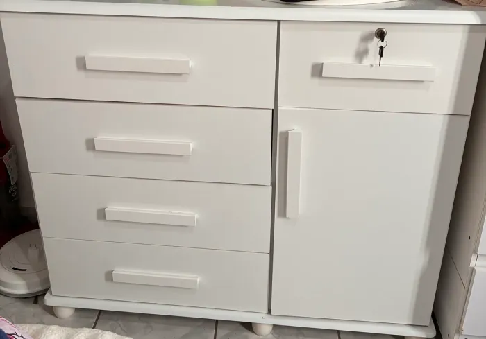 CÔMODA E GUARDA-ROUPA DE SOLTEIRO