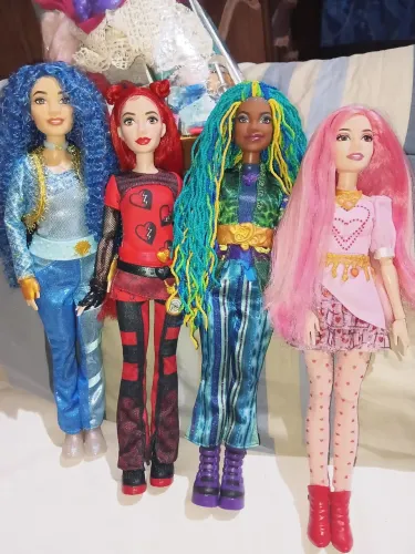 Descendentes 4 bonecas