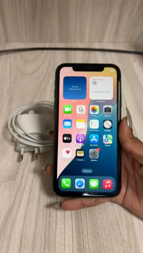 iPhone 11 64GB c/ Carregador Original