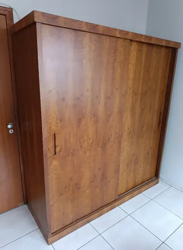 GUARDA-ROUPA CASAL EM MADEIRA IMBUIA OFERTA