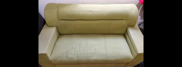 Sofá de 3 lugares super conservado.