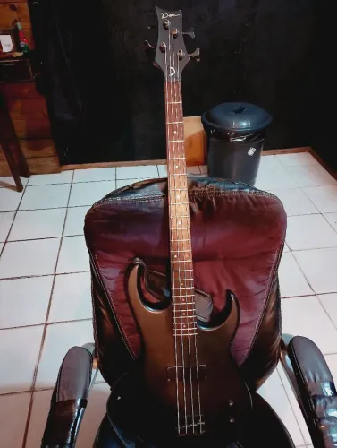 Baixo Dean Edge09