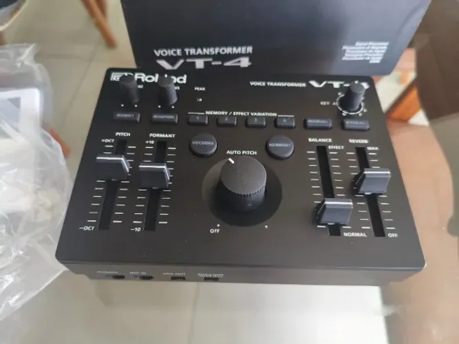 Roland Vt4 Voice Transformer Com Entrada Usb E Midi Novo