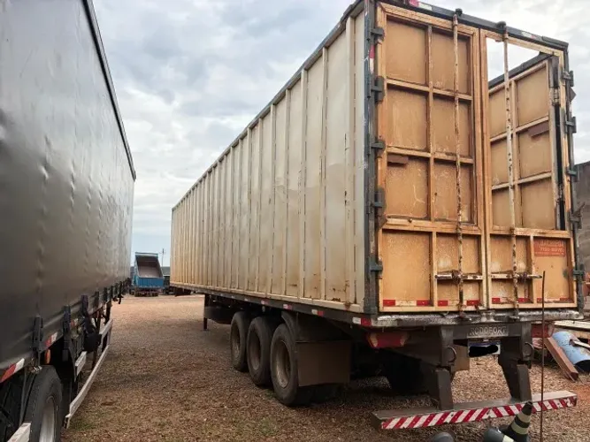 Carreta Piso Movél  3 eixos bachiega Rodofort