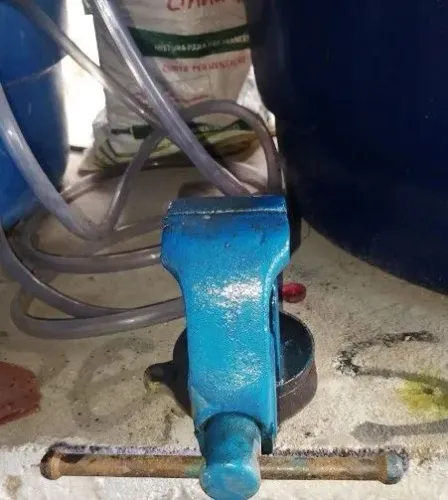 Torno de bancada antigo por apenas R$ 400 reais