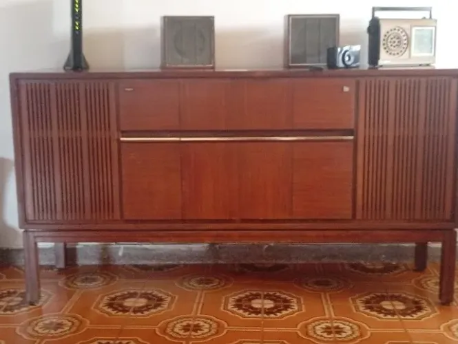 Radiola de móvel com designer vintage 