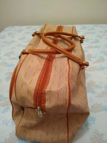 Bolsa de mão de viagem.
