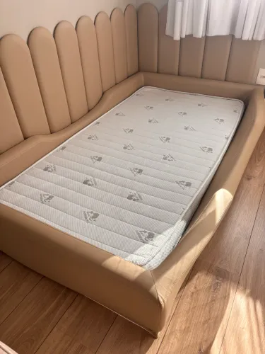 Cama montessoriana marca Inphantil