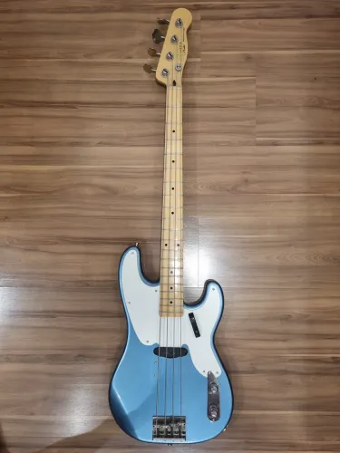 Baixo Squier Classic 50