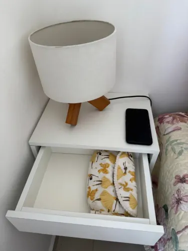 Mesa de cabeceira 40x25x30 (largura x altura x profundidade)