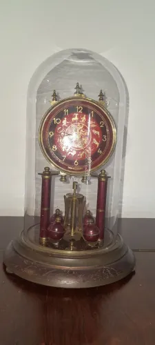 Relógio centenário de mesa