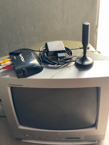 Vende-se uma tv LG 14" de tubo