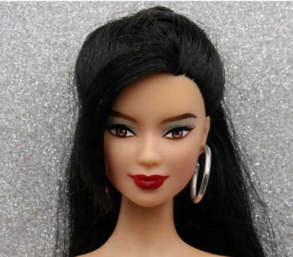 Boneca Barbie Kim oriental