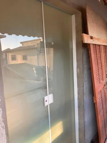 Porta de correr jateada