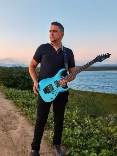 Cort X300 Flip Blue: Máquina de Solos