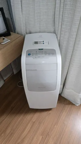 Ar condicionado portátil 10000BTUs eletrolux