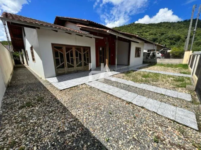 Casa residencial para alugar com 112 m² em Ilha da Figueira e 2 dormitórios/quartos.