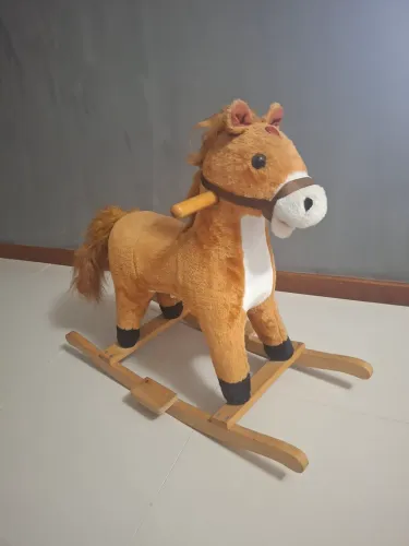 Cavalinho de balanço infantil