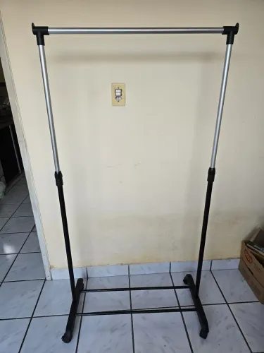 Arara de Roupas de Metal - 80 cm