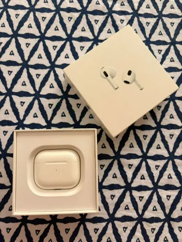 Apple AirPods 3ª geração com estojo Lightning