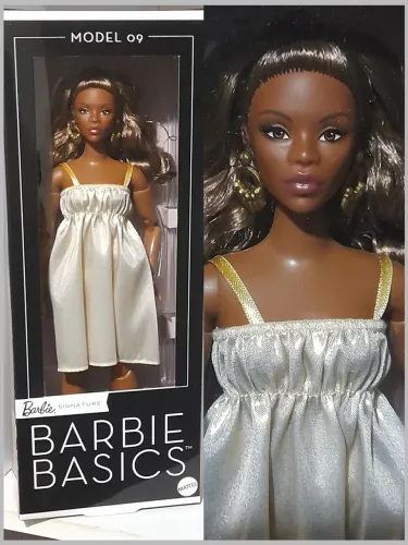 Barbie Basics Model 09 - LACRADA