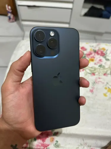 iPhone 15 Pro Max seminovo em perfeito estado