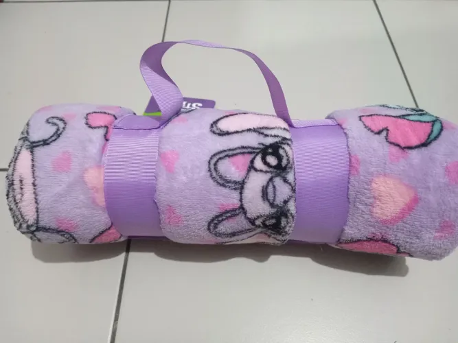 Mantinha de viagem Angel e Stitch lilás