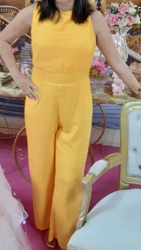 Vendo Macacão Amarelo