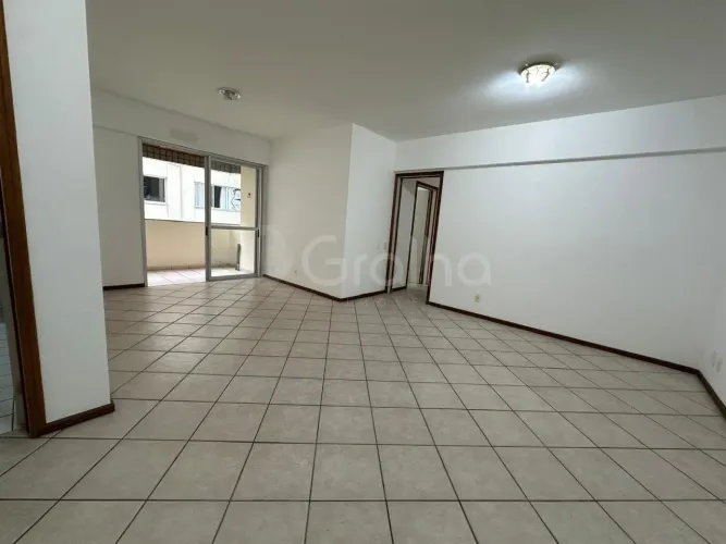 Apartamento de 120m² com 3 quartos no Centro.