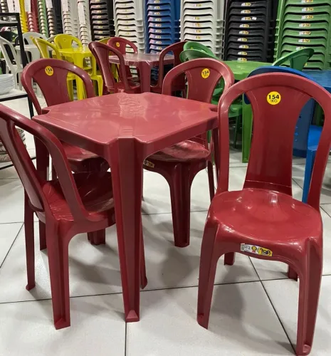 Conjuntos de mesas com cadeiras plásticas vermelha