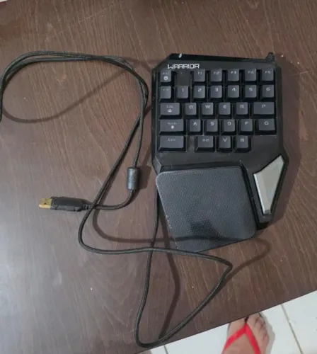 Teclado Gamer de Uma Mão Warrior - Ergonomia e Agilidade para suas Partidas