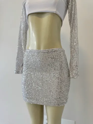 Conjunto branco com paetê prateado