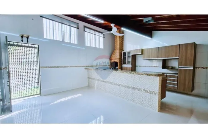 Casa Moderna à Venda em Capivari, SP!