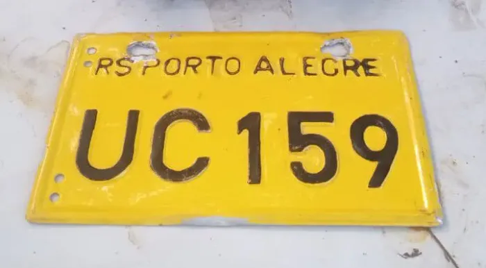 Antiga placa amarela de moto