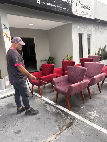Limpeza em sofás camas poltronas cadeiras 
