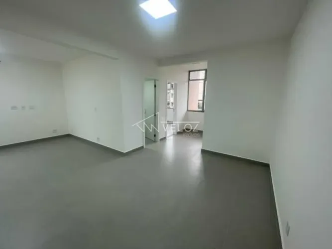 Apartamento : / Residencial / Glória