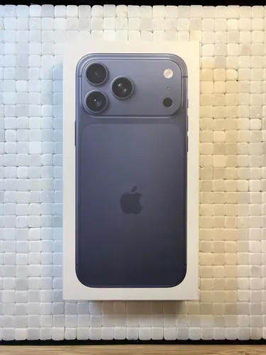 iPhone 17 pro max lacrado