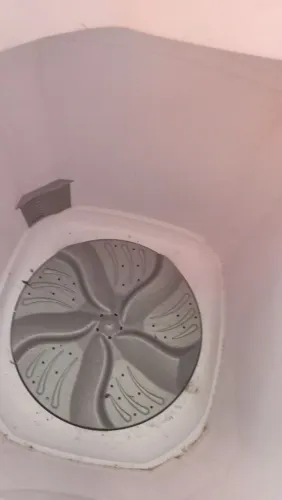 Vendo tanquinho ,com essas alvarias do lado de fora por dentro está novo o bojo