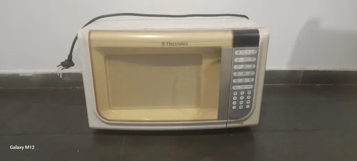 Microndas electrolux 30litros c/ defeito