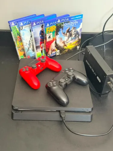 PS4 Slim 