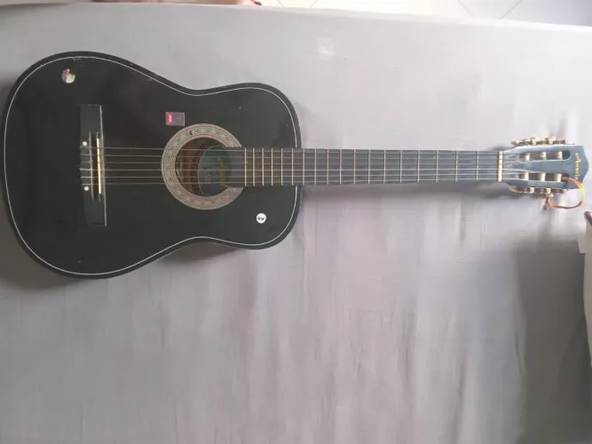 Violão seminovo