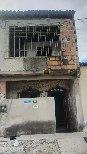 Vendese uma casa no lamarão 
