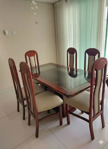 Mesa de jantar madeira maciça laqueada