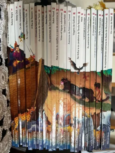 Coleção Folha- Minha Primeira biblioteca- 28 volumes ( completa) - estado de novo