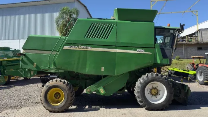 Colheitadeira John Deere 1550