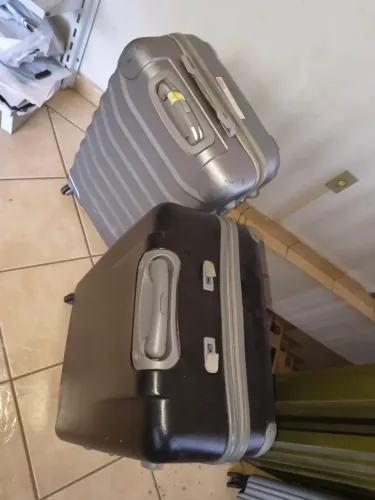 2 Malas de Viagem Usadas tamanho GRANDE, mas um único preço.