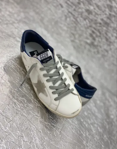 Tênis Golden Goose Super-Star masculino com estrela de suede e talão azul
