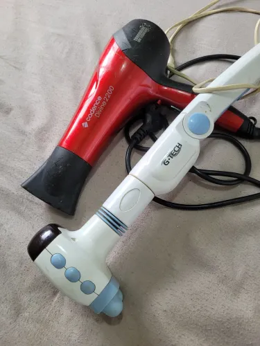 Secador de Cabelo Cadence Divine 2200 vermelho e um Massageador corporal G-Tech)